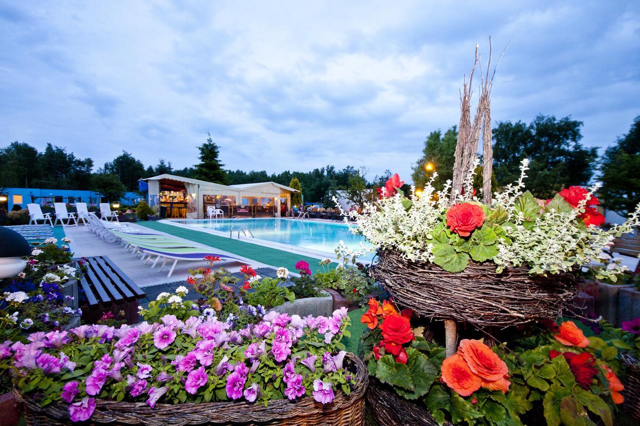 Osrodek Wypoczynkowy Zlota Plaza Hotel Миелно Екстериор снимка